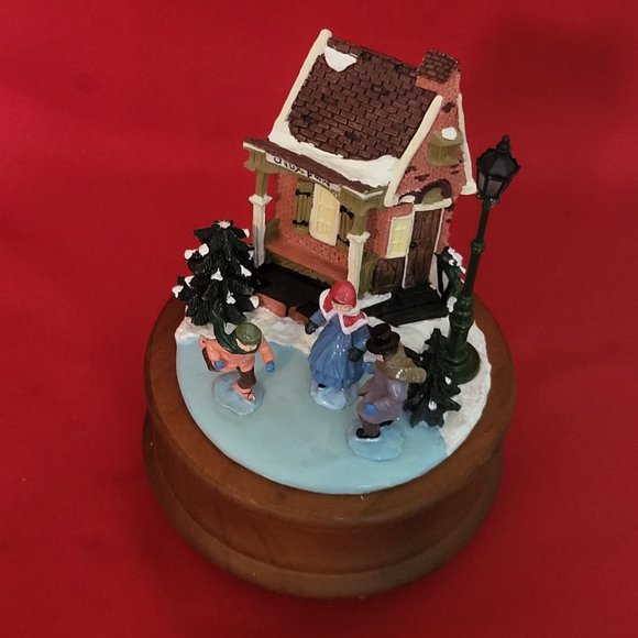 VTG Lighted Heritage Village Childe Pond and Skaters Musical - Picture 6 of 13